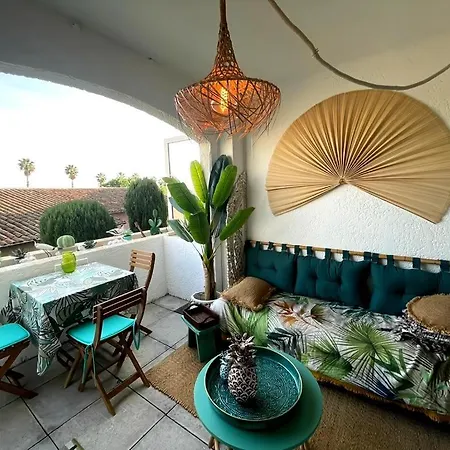 With Balcony In With Ac Apartment *