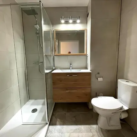 With Balcony In With Ac Apartman Antibes